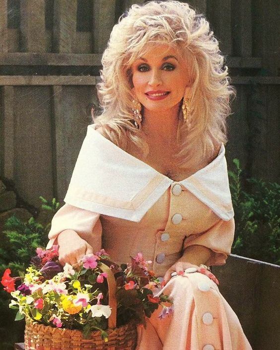 Discover the timeless beauty secrets of Dolly Parton as she shares her keys to staying radiant at any age!