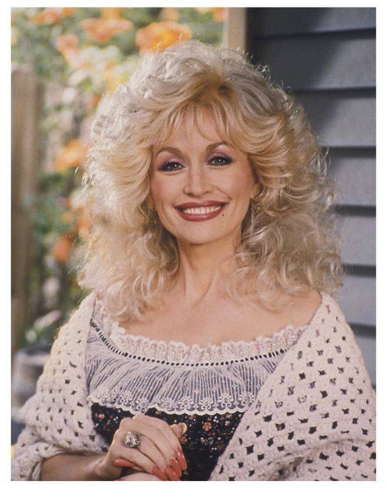 Explosive Revelation: The Hidden Connections Between Dolly Parton’s Iconic Albums ‘Jolene’ and ‘Coat of Many Colors’