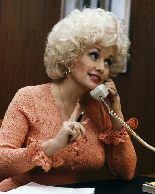 The Power of a Single Ring: Dolly Parton’s Life-Changing Phone Call Unveiled!