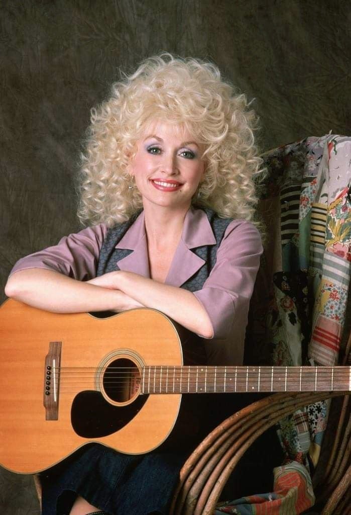 Plucking Perfection: Decoding the Untold Impact of Guitar on Dolly Parton’s Hit-Making Machine!