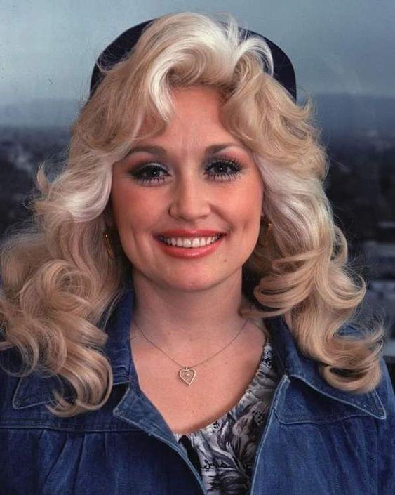 The Sky’s the Limit: How Dolly Parton Broke Through Height Obstacles to Shine